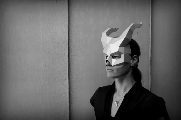 Halloween Maske aus Papier selber machen Vorlage von Steve Wintercroft 