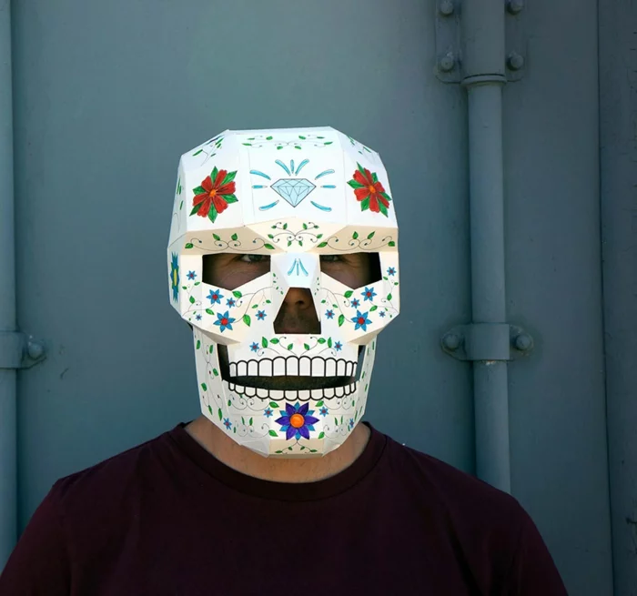 Tiermasken basteln Totenkopf zu Halloween Maske von Steve Wintercroft