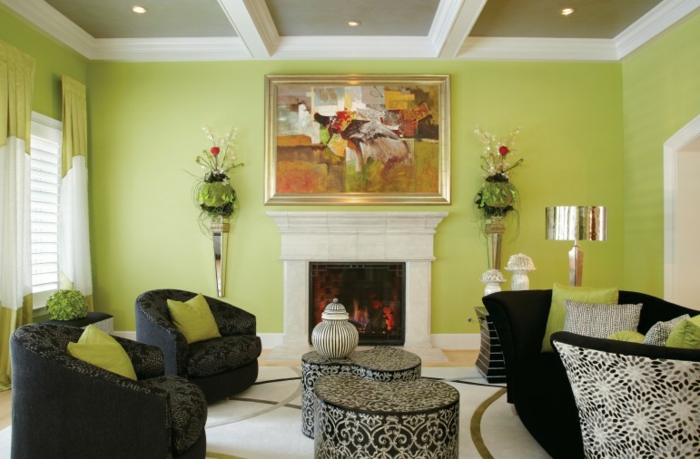 wohnidee wohnzimmer grüne wände elegante wohnzimmermöbel kamin