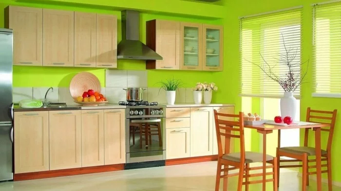 wohnideen küche grüne wände und hellbraune küchenschränke