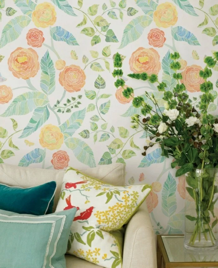 Wohnzimmer Tapeten Ideen - Blumenmuster für Sommerstimmung