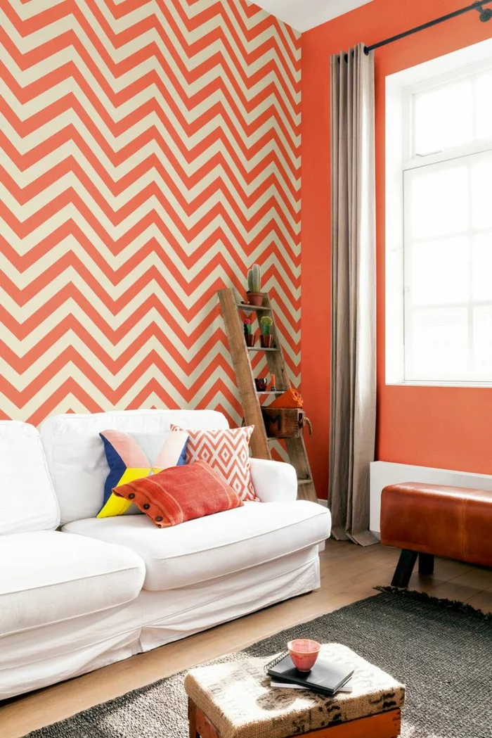 Wohnzimmer Tapeten Ideen - Zig Zag Muster in Orange und Weiß und orangefarbene Wand