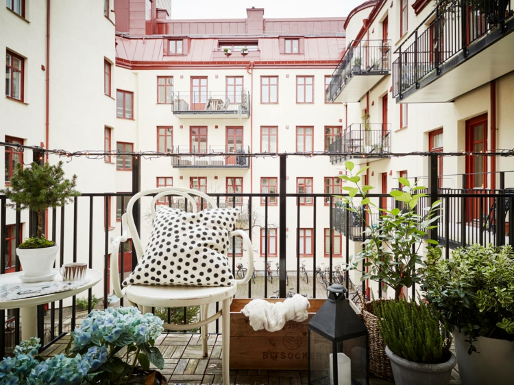 Balkonideen balkon dekorieren pflanzen balkonmöbel für kleinen balkon