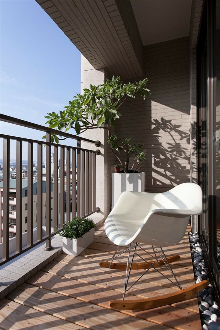 Balkonmöbel für kleinen Balkon Eames Armchair weiß
