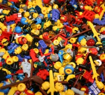 Lego Spiele- im Begriff einen vorbildlichen Schritt zu tun