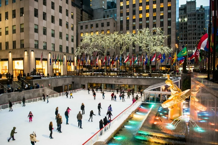 Weihnachten in New York Sehenswürdigkeiten Rockefeller Center Schlittschuhlaufen