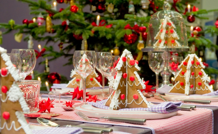 Weihnachtliche Gewürze Nelken Gewürz Zimt Wirkung festliche Tischdeko ideen