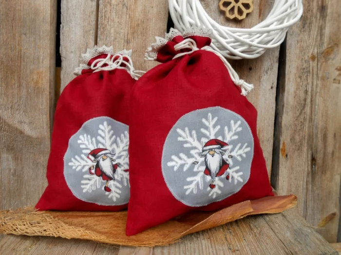 Weihnachtsgeschenke verpacken geschenk verpacken geschenke schön verpacken rote säcke nikolaus