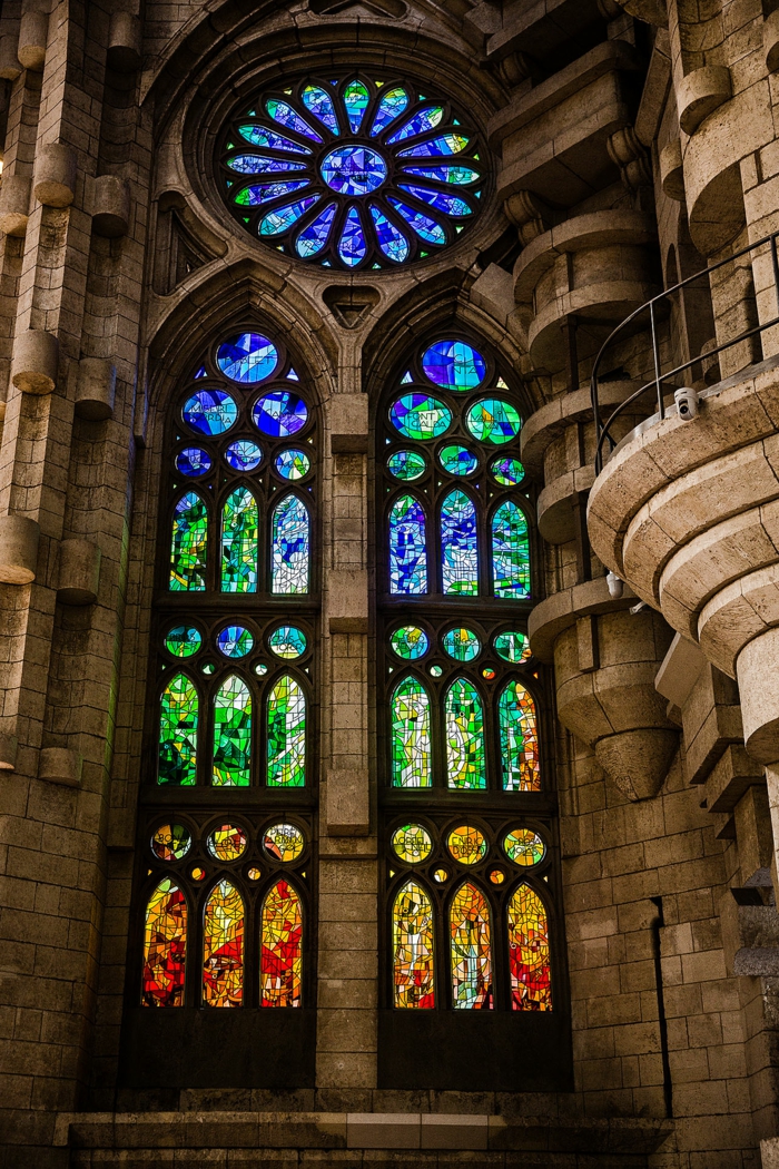 barcelona sehenswürdigkeiten sagrada familia glasmalereien fenster rosette