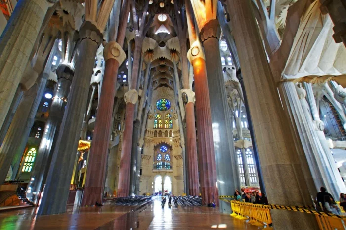 barcelona-sehenswürdigkeiten-sagrada-familia-kathedrale-antonio-gaudi