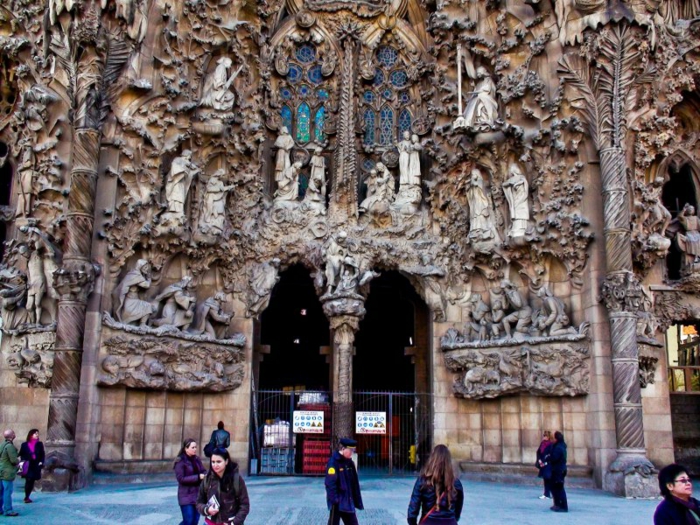 barcelona sehenswürdigkeiten sagrada familia kathedrale haupteingang