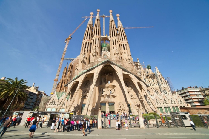 barcelona sehenswürdigkeiten sagrada familia touristen kathedrale gaudi gotik architektur