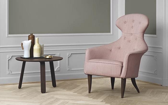 dänisches design skandinavische möbel rosa sessel runder beistelltisch gubi