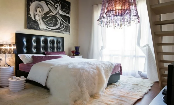 einrichtungsideen schlafzimmer schöne tischleuchten weißer teppich decke luftige gardinen