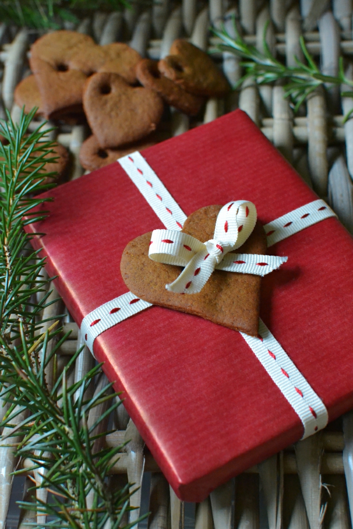 geschenke verpacken geschenk verpacken geschenke schön verpacken geschenk biene braun gruen-mit-keks