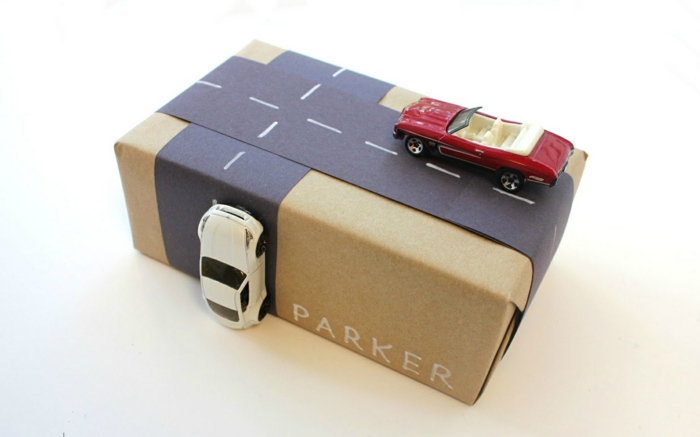 geschenke verpacken geschenk verpacken geschenke schön verpacken geschenk mit autos