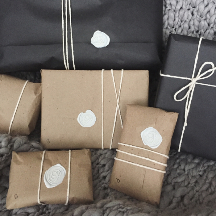 geschenke verpacken geschenk verpacken geschenke schön verpacken zum selbst gestalten wax stempel