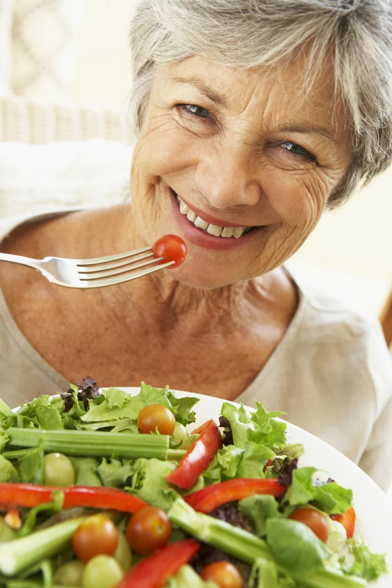 gesundes Leben Frauen gesunde Ernährung frischer Salat