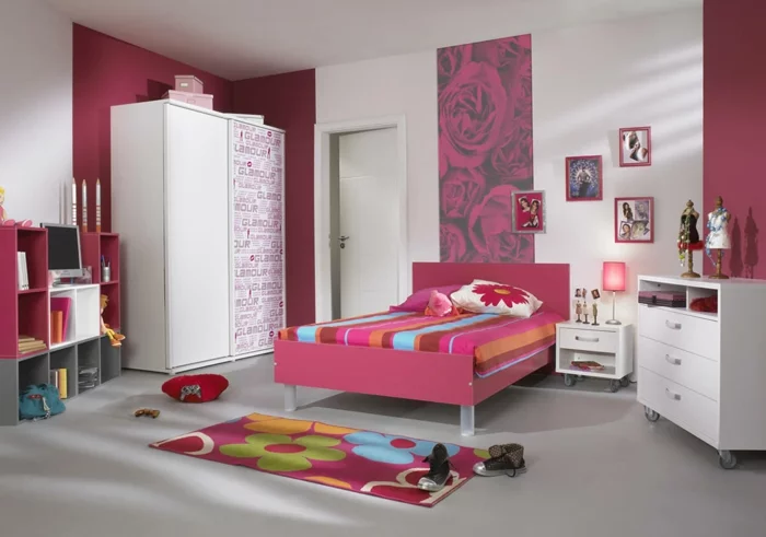 jugendbett mädchenzimmer einrichten rosa bett farbiger teppich krasse akzente jugendzimmermöbel