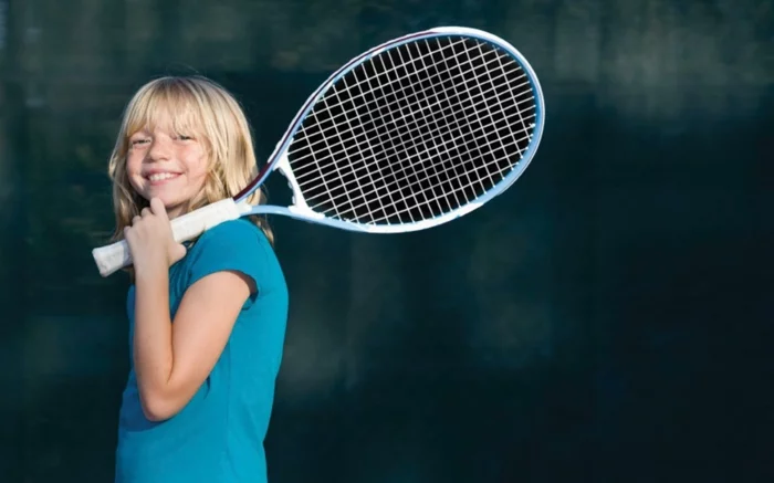 kindersport auswählen mädchen tennis spielen