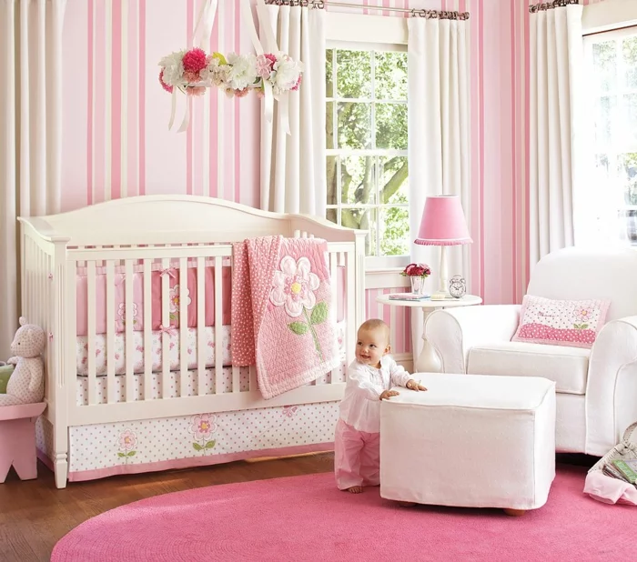kinderzimmer einrichten babyzimmer rosa textilien weiche möbel