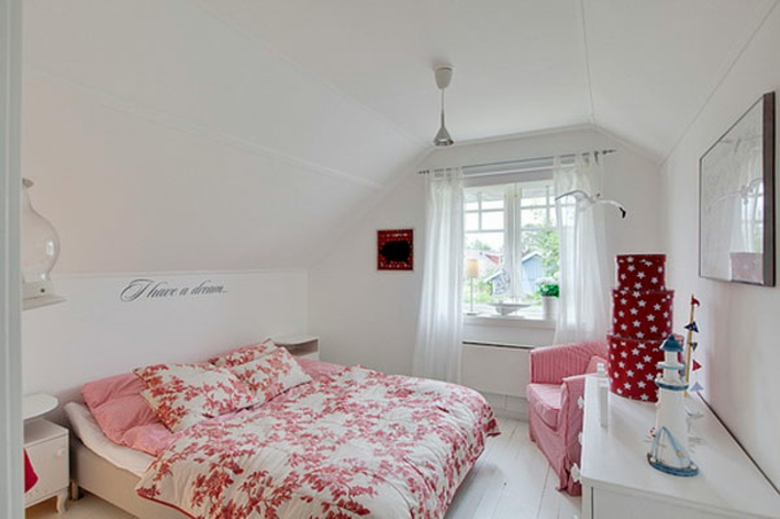 kleines schlafzimmer einrichten doppelbett wandfarbe weiß rosa bettwäsche