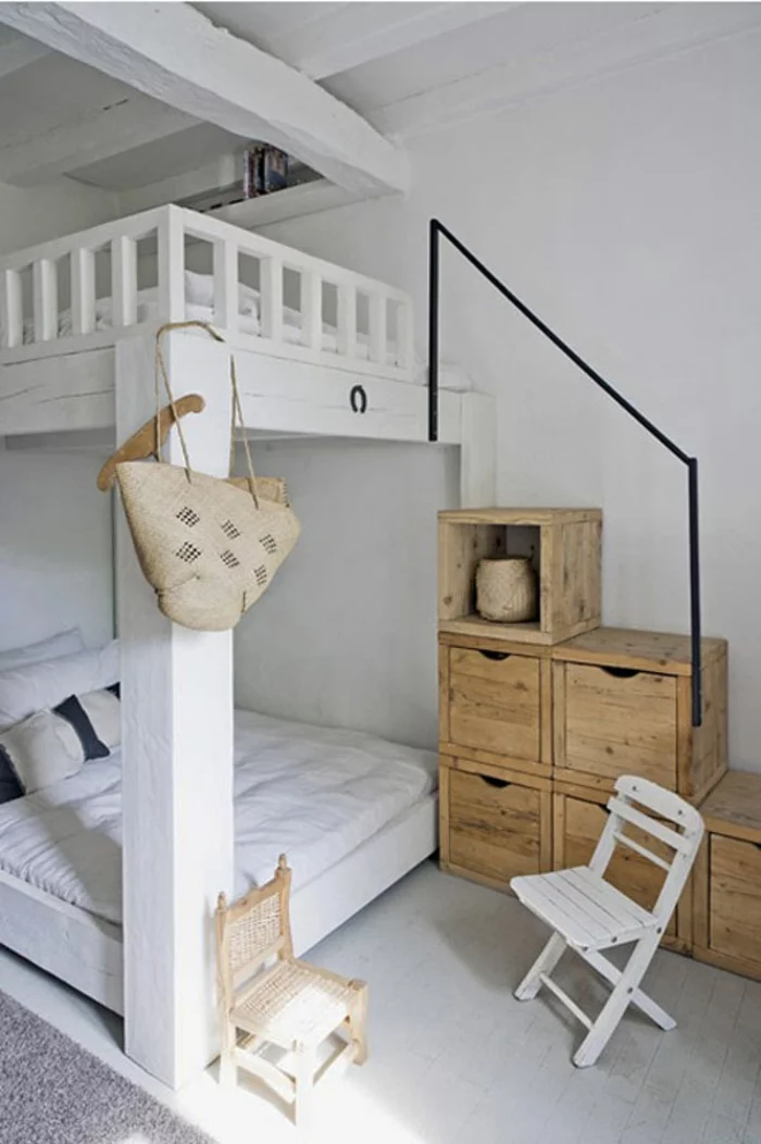 kleines schlafzimmer einrichten etagenbett holztreppe stauraum schubladen