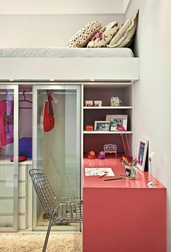kleines schlafzimmer einrichten hochbett kleiderschank schiebetür glas schreibtisch rosa