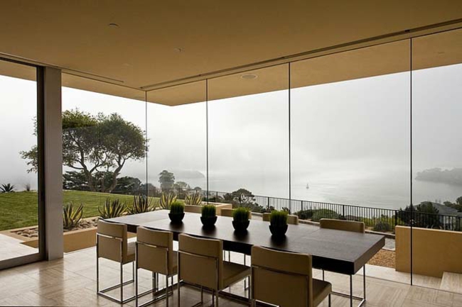 moderne einfamilienhäuser esszimmer panoramafenster tischdeko pflanzen