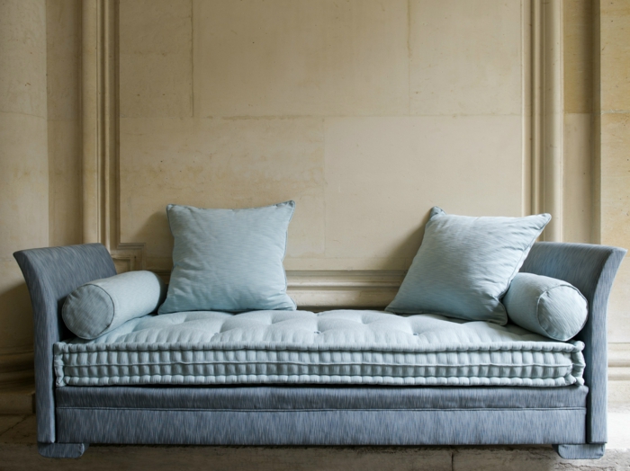 moderne sofas hellblau divan sofa dekokissen keine rückenlehne
