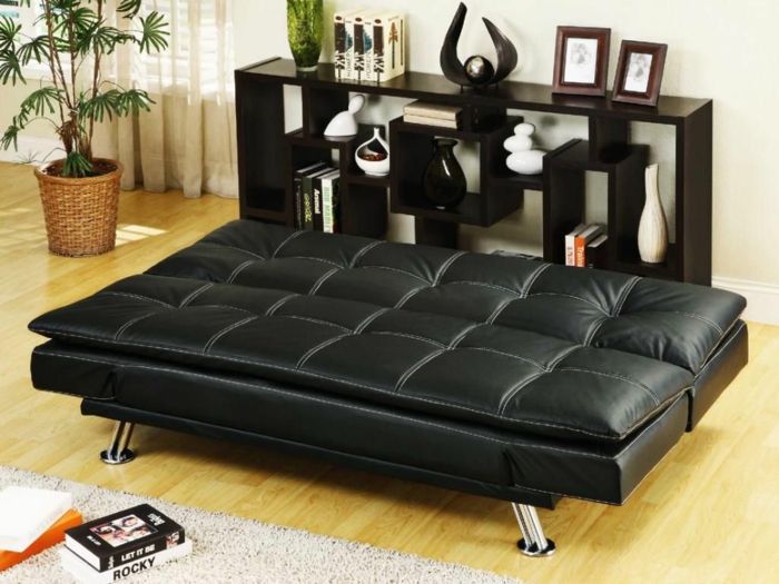moderne sofas schwarzes futon sofa leder wohnzimmer einrichten