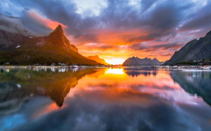 norwegische fjorde atemberaubend sonnenuntergang