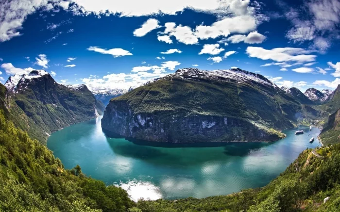 norwegische fjorde gruenlich