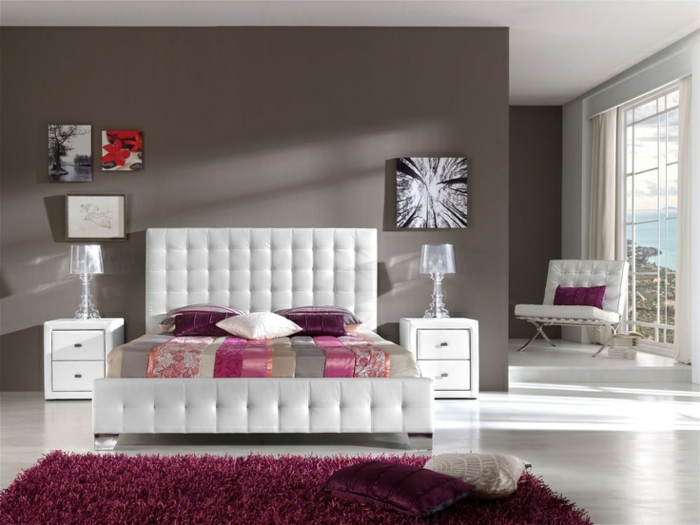 schlafzimmergestaltun luxus weißes leder hochflorteppich violett