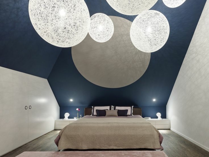 schlafzimmergestaltung modernes design geometrische formen runde hängeleuchten