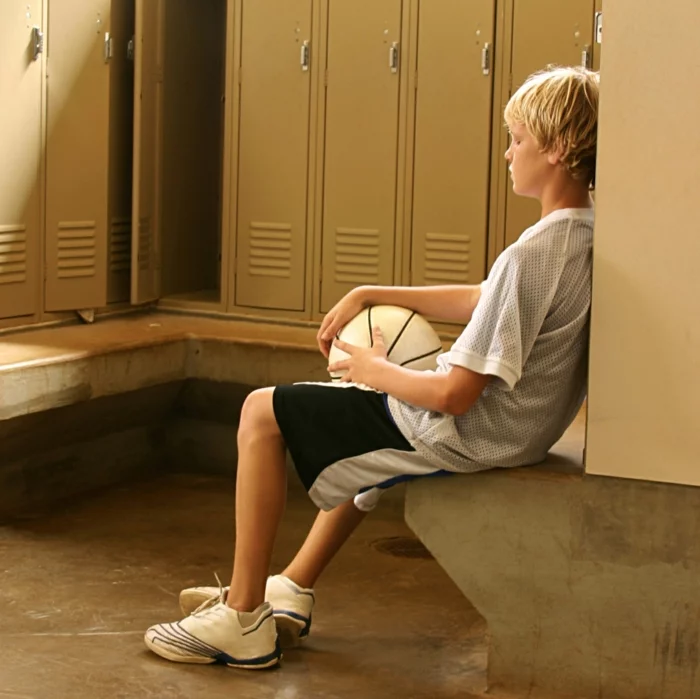 sportarten für kinder jungen ankleideraum basketball treiben