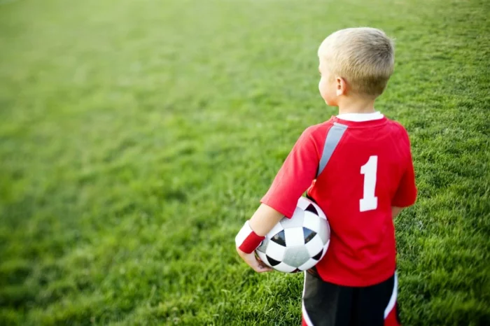 sportarten für kinder jungen fußball trainieren lifestyle