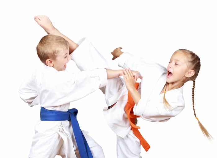 sportarten für kinder karate trainieren junge mädchen