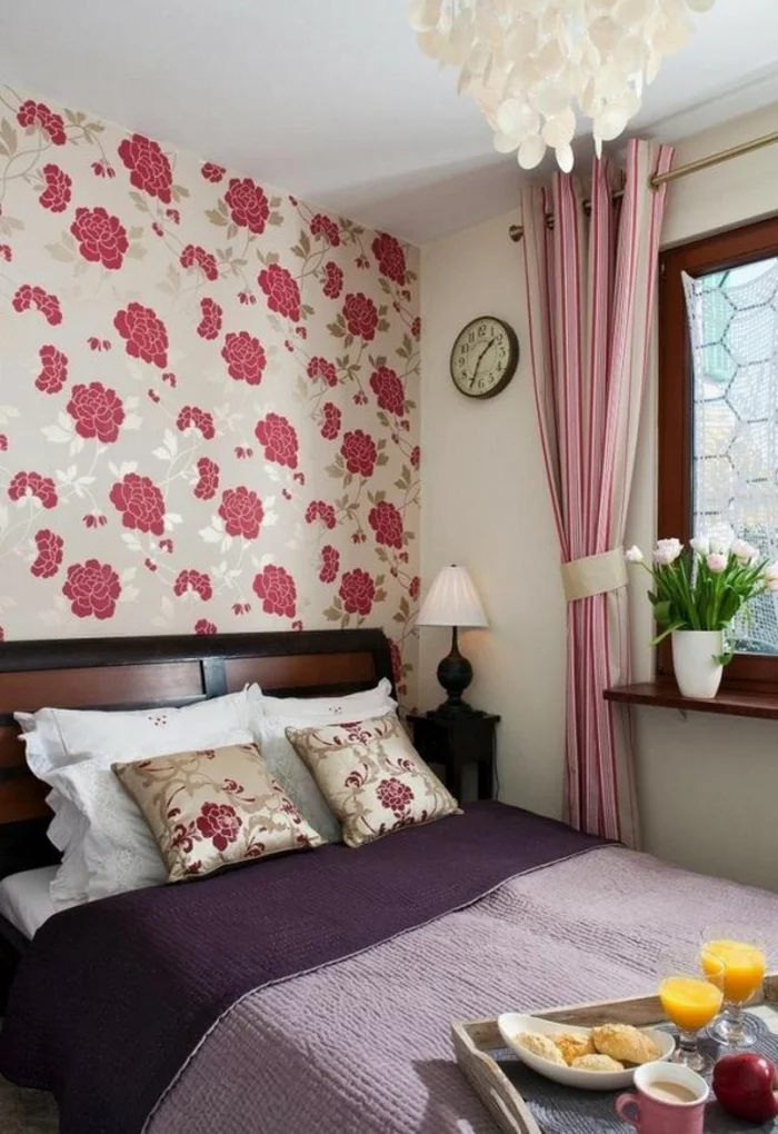 tapete vintage florales muster schlafzimmer lange blickdichte gardinen