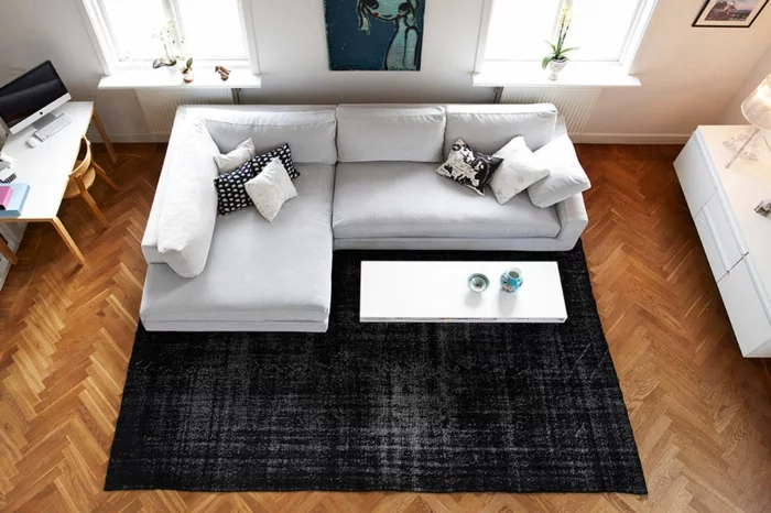 vintage teppiche wohnzimmer einrichten dunkler teppich helle möbel