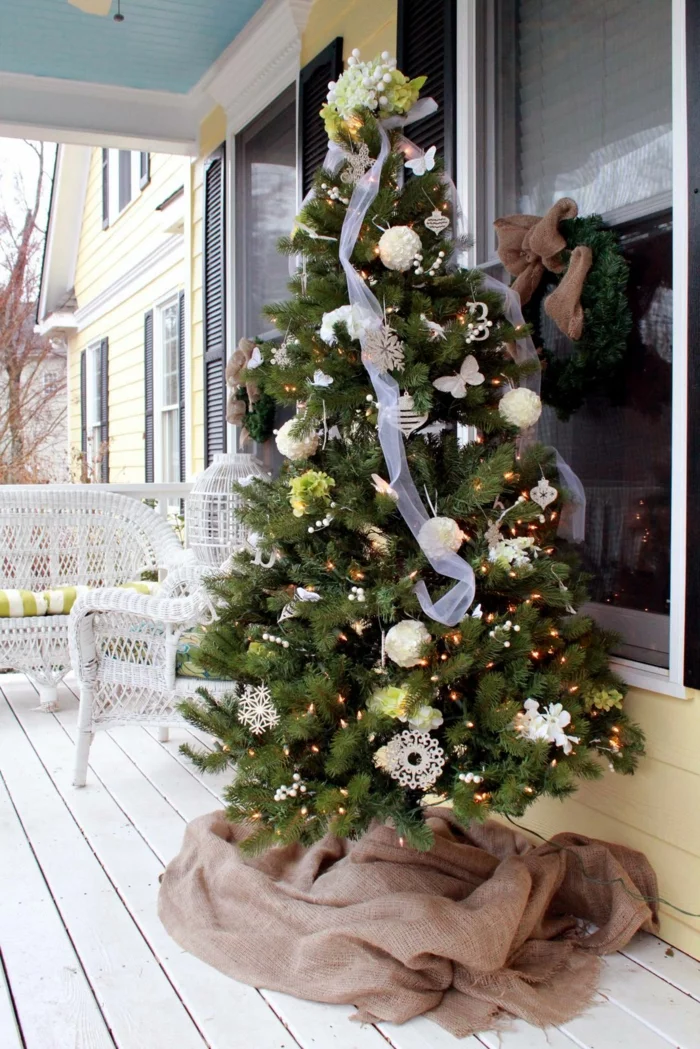 weihnachtsdeko für draussen weihnachtsbaum außenbereich dekorieren