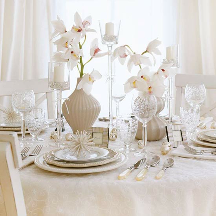 Adventsgestecke Bilder festliche Tischdeko Weihnachten Orchideen