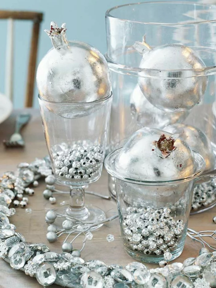 Adventsgestecke Bilder festliche Tischdeko Weihnachten in Silber