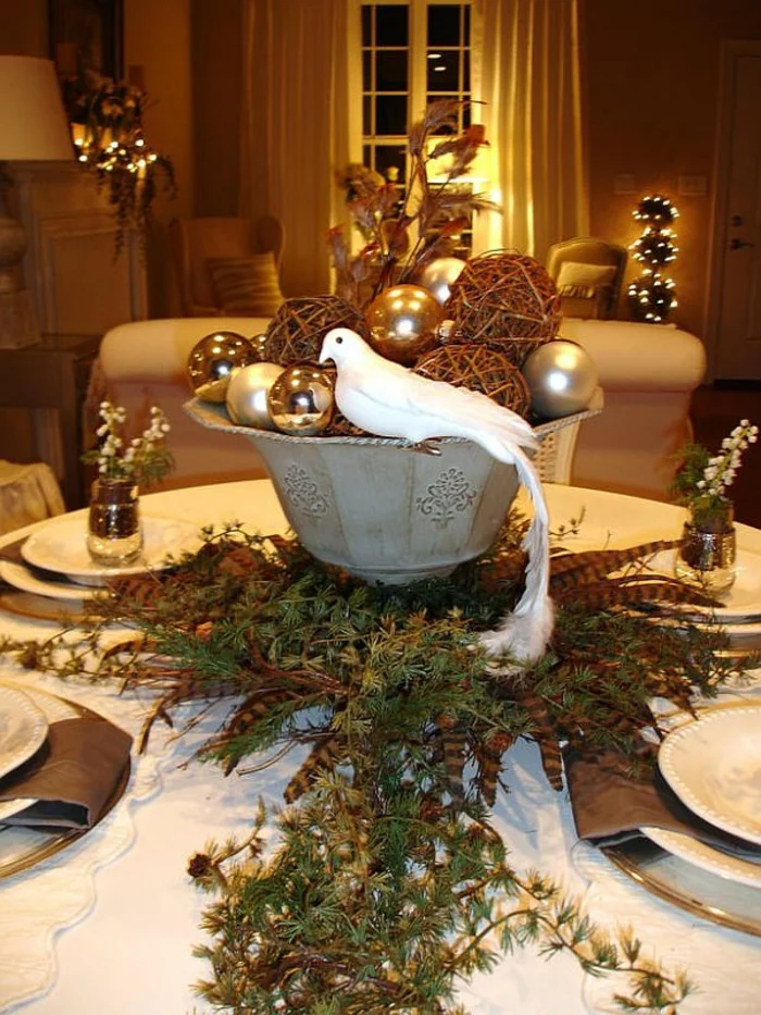 Adventsgestecke Bilder rustikale Tischdeko zu Weihnachten