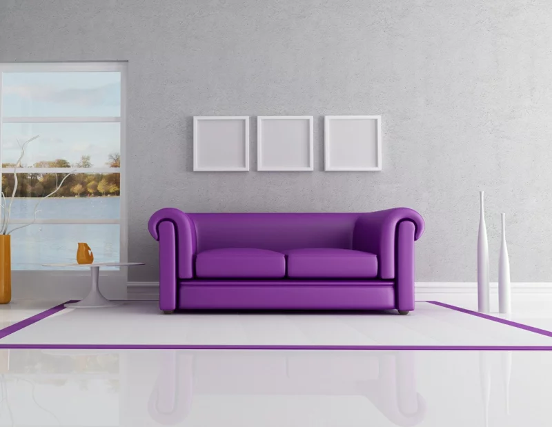 Ideen für kreative Wandgestaltung Wohnzimmer Sofa Lila