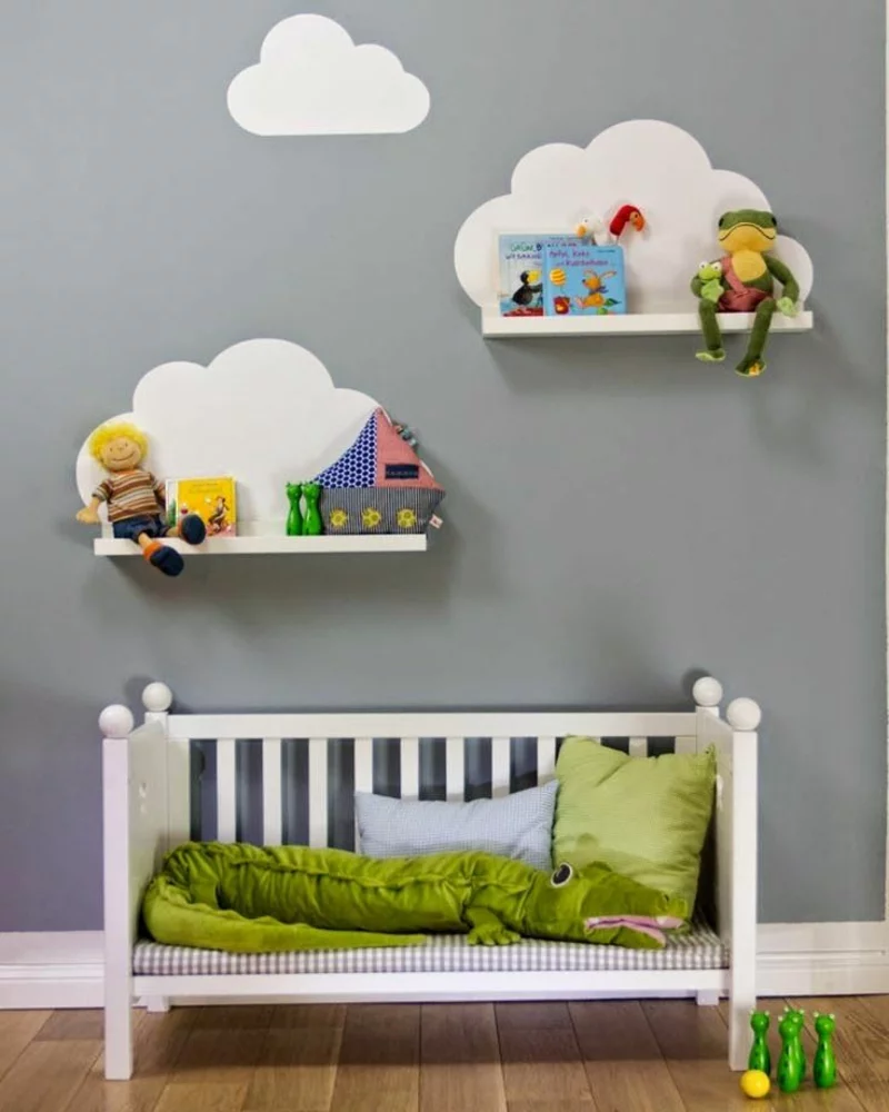 Ideen für moderne Wandgestaltung Kinderzimmer Regale Wolken