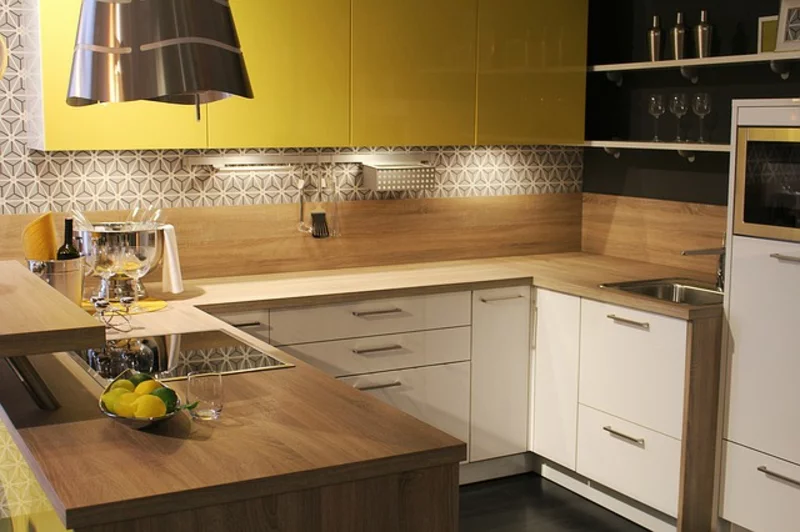 Küchenrückwand Ideen Fliesenspiegel Schubladen Holz