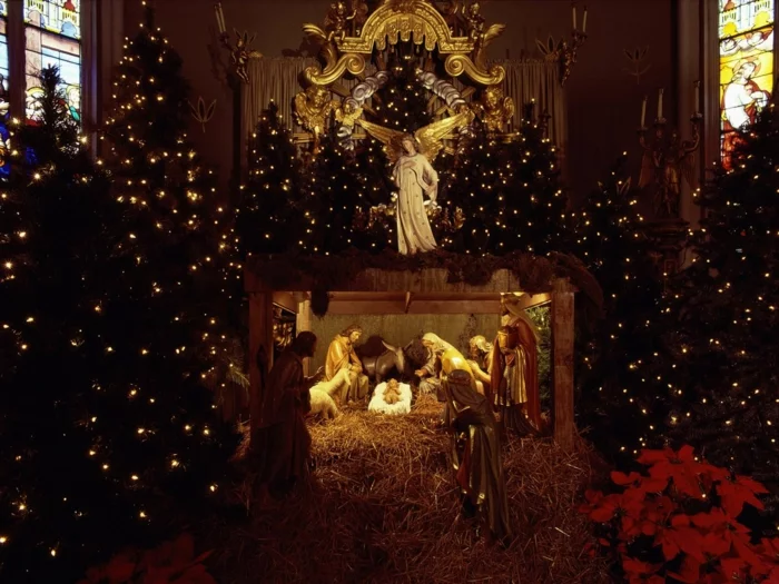 Russische Weihnachten Weihnachten in Russland kirchliche messe festliche tannenbaum