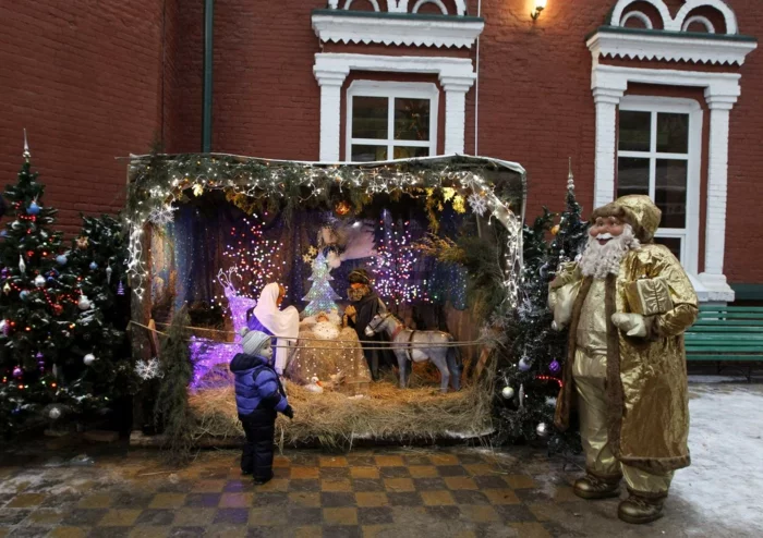 frohe weihnachten russisch Weihnachten in Russland zaubersprüche gesang krippenspiel