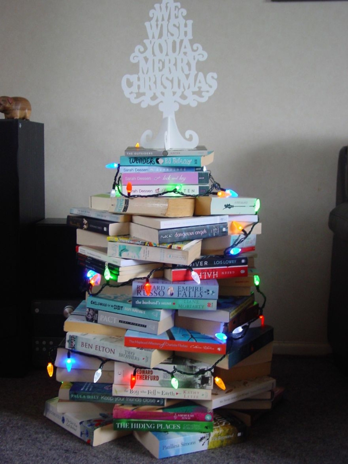 Weihnachtsbasteln Tannenbaum basteln Weihnachtsbaum Bücher stapeln